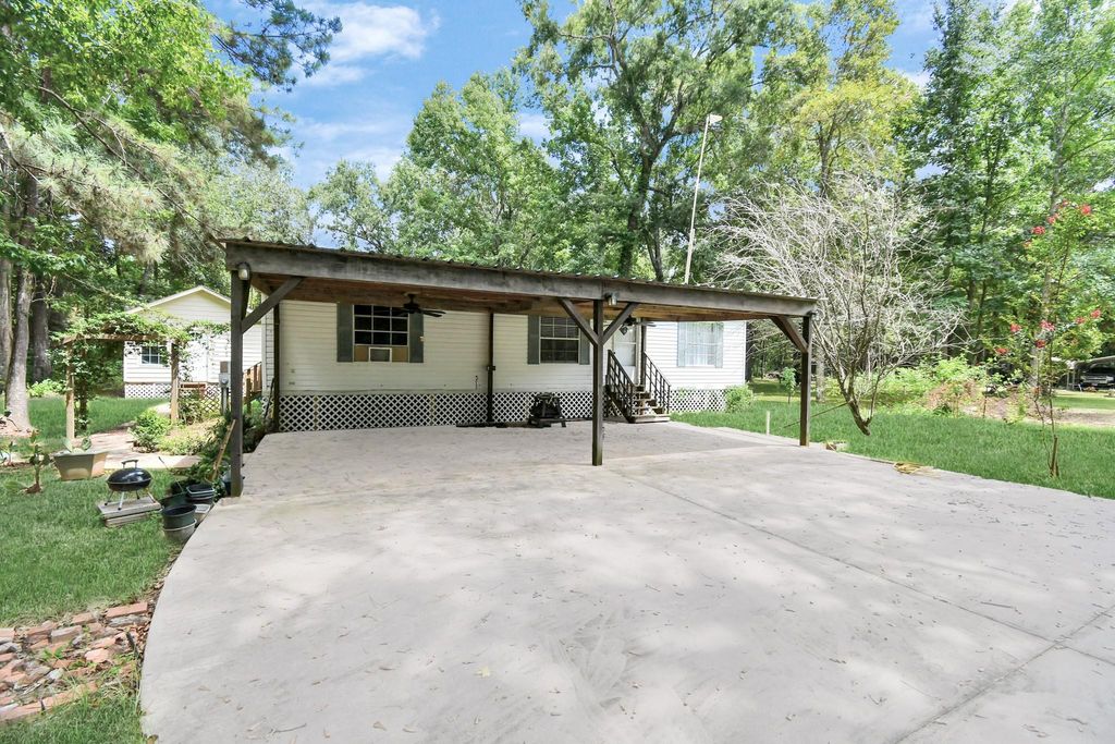 50 Private Road 2055 Road, Hull, TX 77564