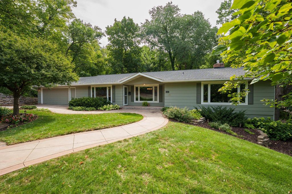 111 W Colvill Street, Cannon Falls, MN 55009 — exterior