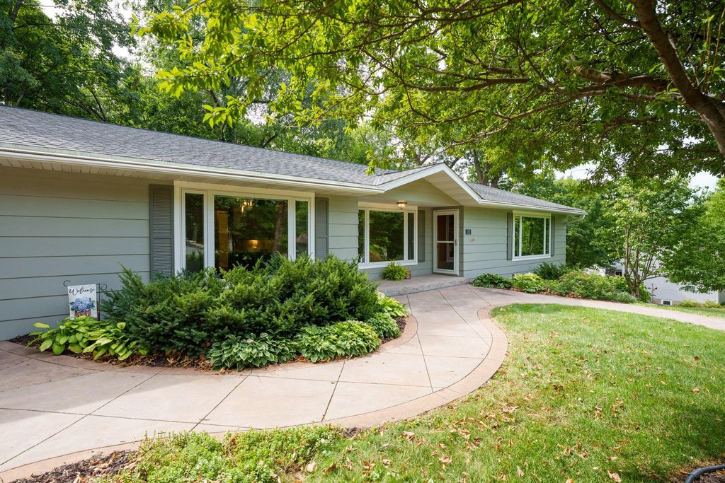111 W Colvill Street, Cannon Falls, MN 55009 — photo 2
