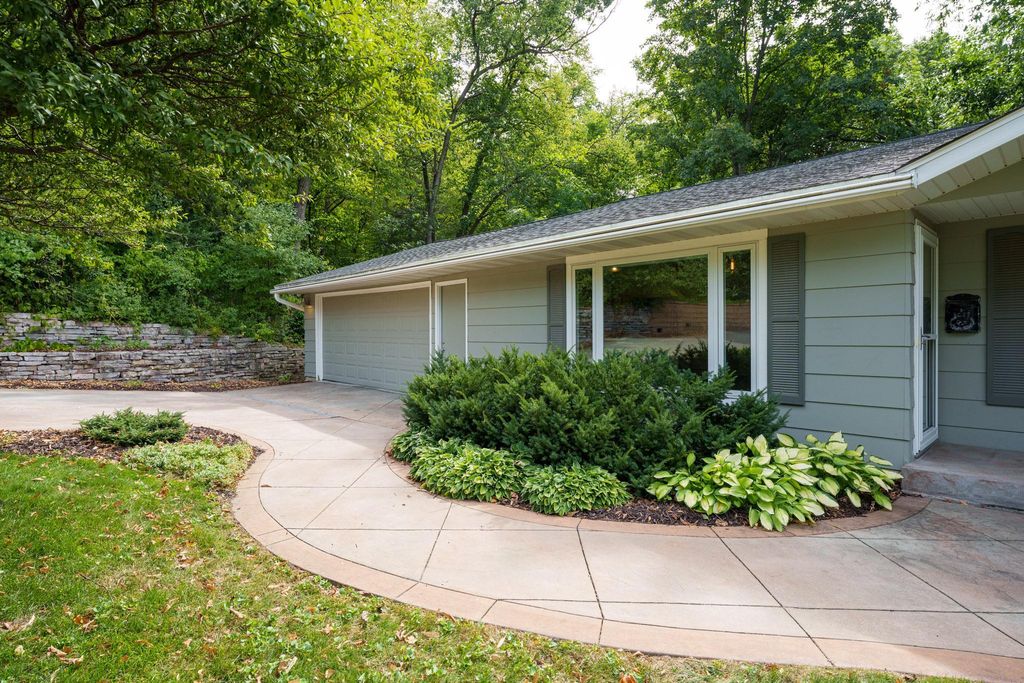 111 W Colvill Street, Cannon Falls, MN 55009 — photo 5