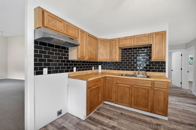 5595 S 4405 Road, Locust Grove, OK 74352