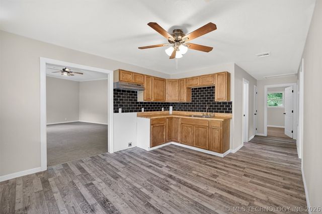 5595 S 4405 Road, Locust Grove, OK 74352