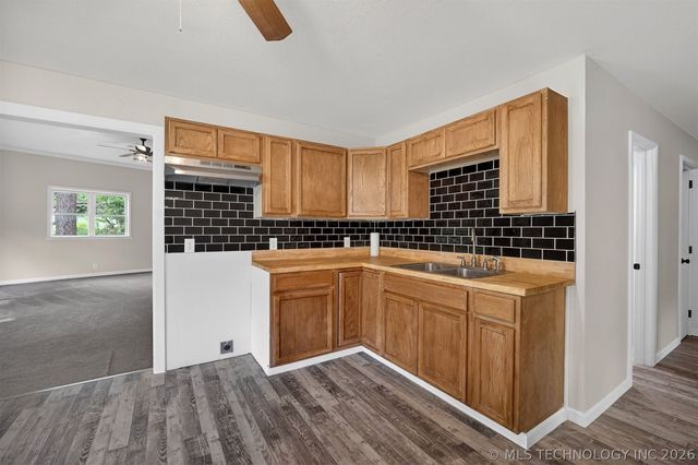 5595 S 4405 Road, Locust Grove, OK 74352