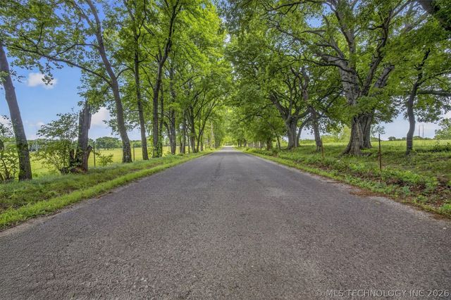 5595 S 4405 Road, Locust Grove, OK 74352
