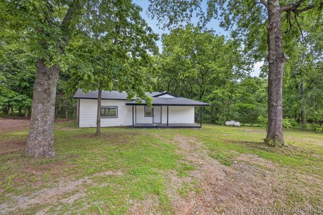 5595 S 4405 Road, Locust Grove, OK 74352