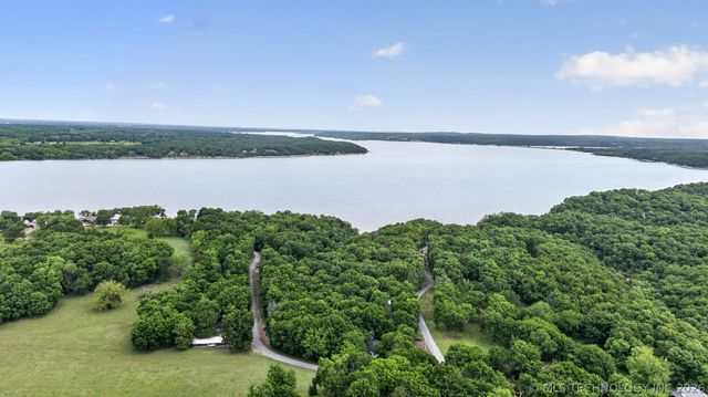 5595 S 4405 Road, Locust Grove, OK 74352
