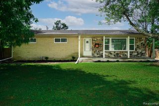 29140 Candlewood Lane, Southfield, MI 48076