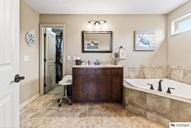 6418 N 163rd Street, Omaha, NE 68116