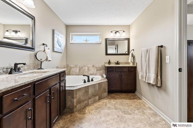 6418 N 163rd Street, Omaha, NE 68116