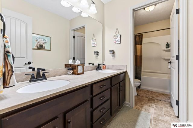 6418 N 163rd Street, Omaha, NE 68116