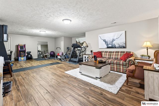 6418 N 163rd Street, Omaha, NE 68116