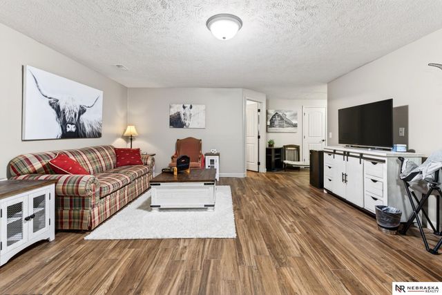 6418 N 163rd Street, Omaha, NE 68116