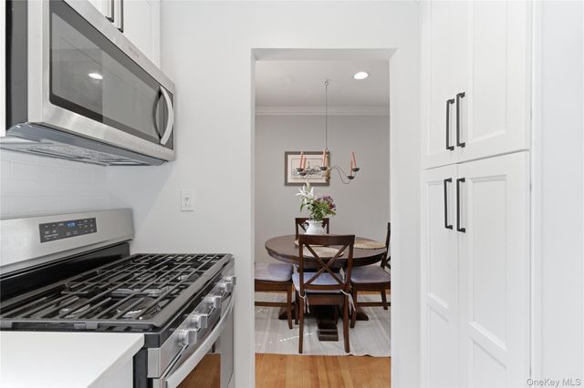 83 Edwards Street 2A, Roslyn Heights, NY 11577