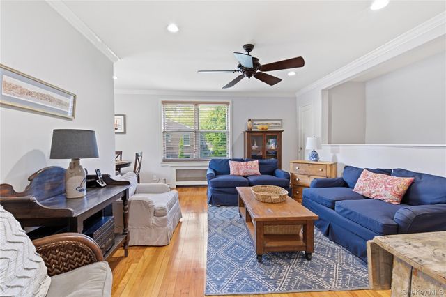 83 Edwards Street 2A, Roslyn Heights, NY 11577