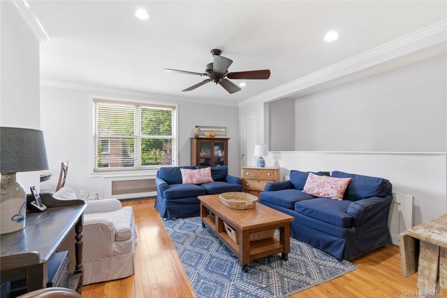 83 Edwards Street 2A, Roslyn Heights, NY 11577