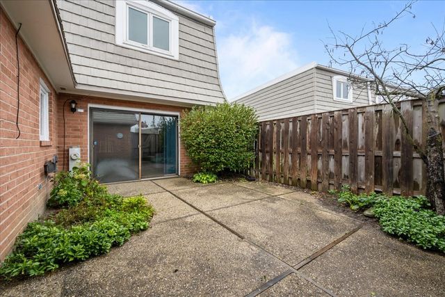1440 Concorde Circle, Highland Park, IL 60035