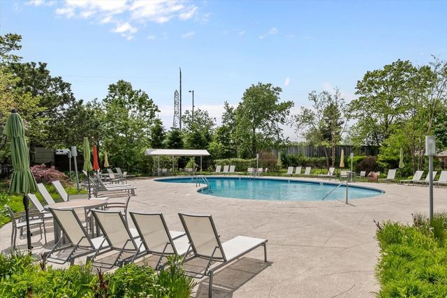 1440 Concorde Circle, Highland Park, IL 60035