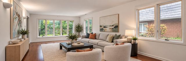 1440 Concorde Circle, Highland Park, IL 60035