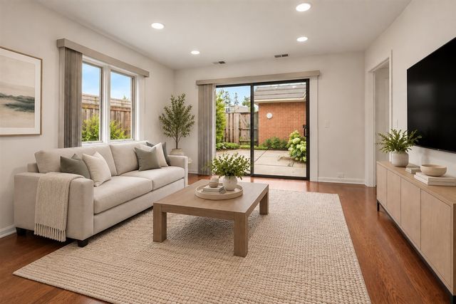 1440 Concorde Circle, Highland Park, IL 60035