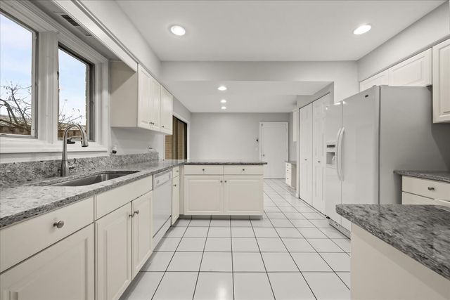 1440 Concorde Circle, Highland Park, IL 60035
