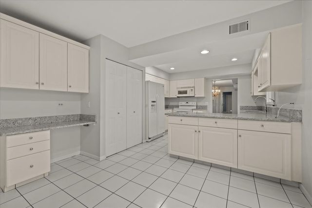 1440 Concorde Circle, Highland Park, IL 60035