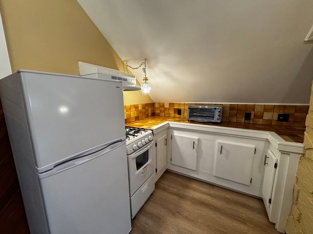 8 Hersey St. 3, Salem, MA 01970