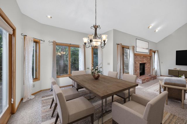 2032 Fox Valley Drive SW, Rochester, MN 55902