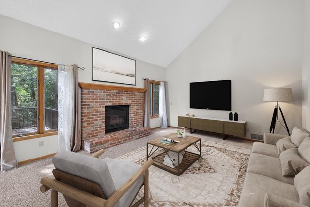 2032 Fox Valley Drive SW, Rochester, MN 55902