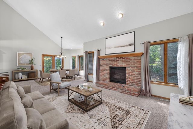 2032 Fox Valley Drive SW, Rochester, MN 55902