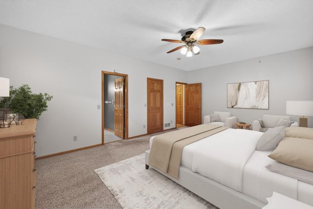 2032 Fox Valley Drive SW, Rochester, MN 55902