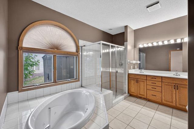 2032 Fox Valley Drive SW, Rochester, MN 55902