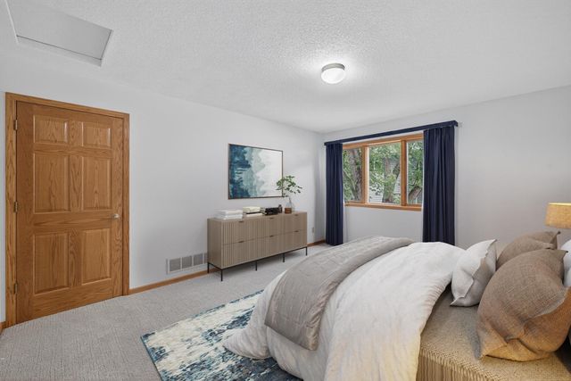 2032 Fox Valley Drive SW, Rochester, MN 55902