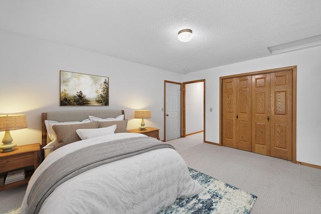 2032 Fox Valley Drive SW, Rochester, MN 55902