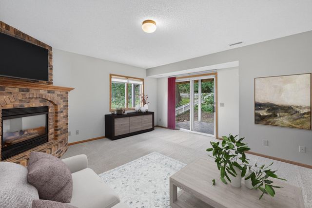 2032 Fox Valley Drive SW, Rochester, MN 55902