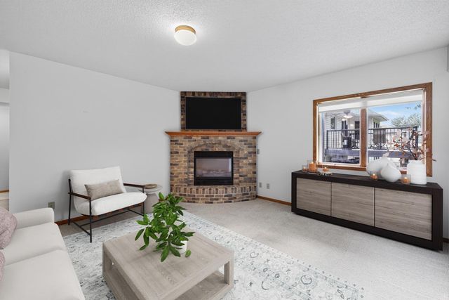 2032 Fox Valley Drive SW, Rochester, MN 55902