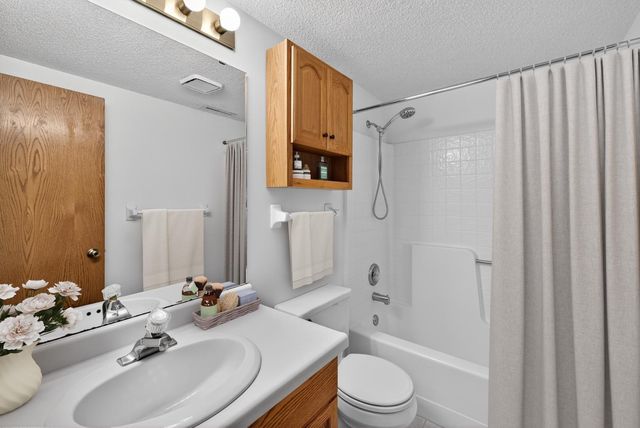 2032 Fox Valley Drive SW, Rochester, MN 55902