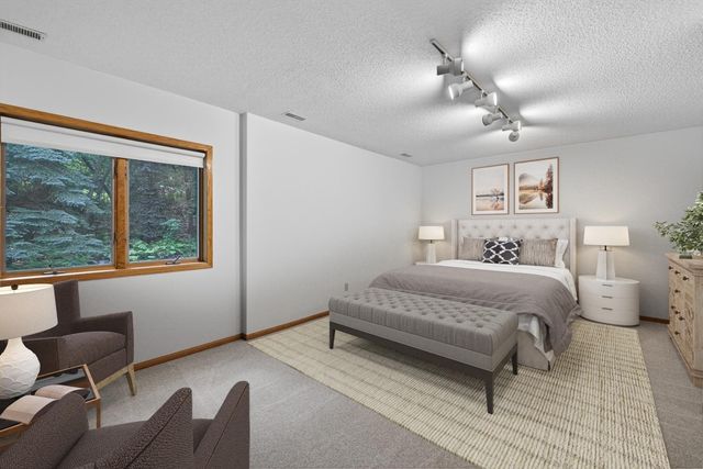 2032 Fox Valley Drive SW, Rochester, MN 55902