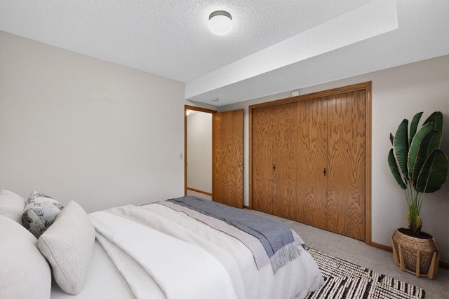 2032 Fox Valley Drive SW, Rochester, MN 55902