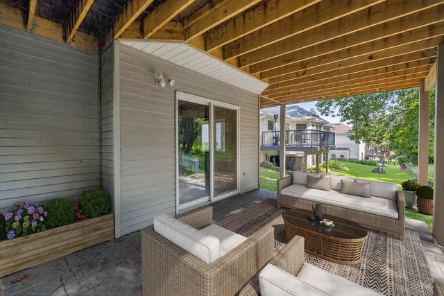 2032 Fox Valley Drive SW, Rochester, MN 55902