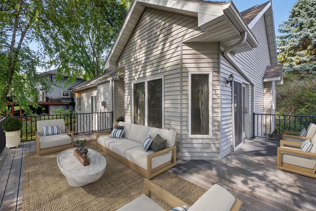 2032 Fox Valley Drive SW, Rochester, MN 55902