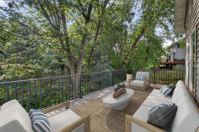 2032 Fox Valley Drive SW, Rochester, MN 55902