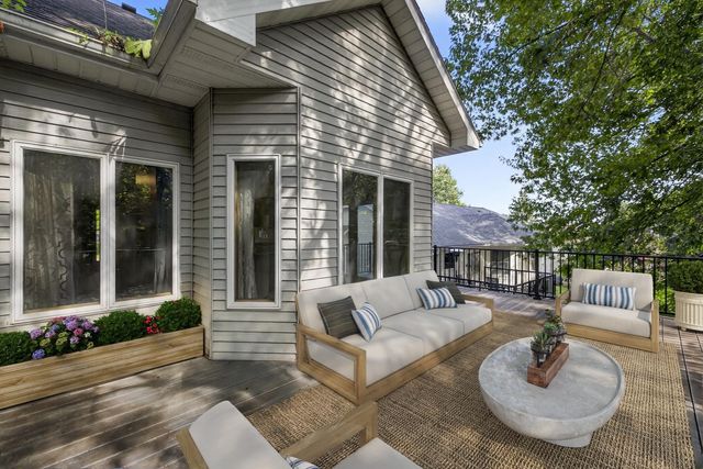 2032 Fox Valley Drive SW, Rochester, MN 55902