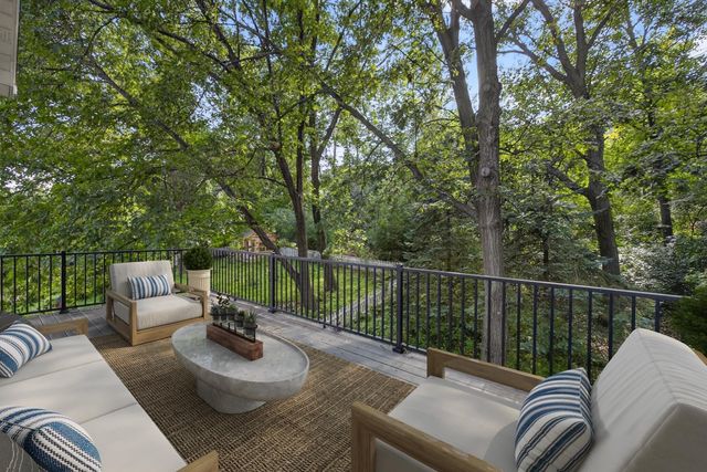 2032 Fox Valley Drive SW, Rochester, MN 55902