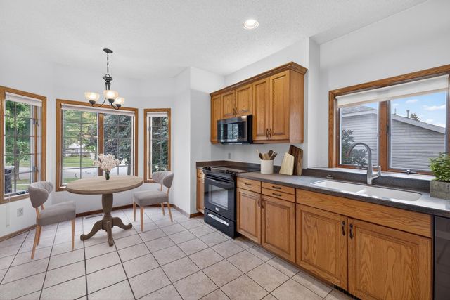 2032 Fox Valley Drive SW, Rochester, MN 55902