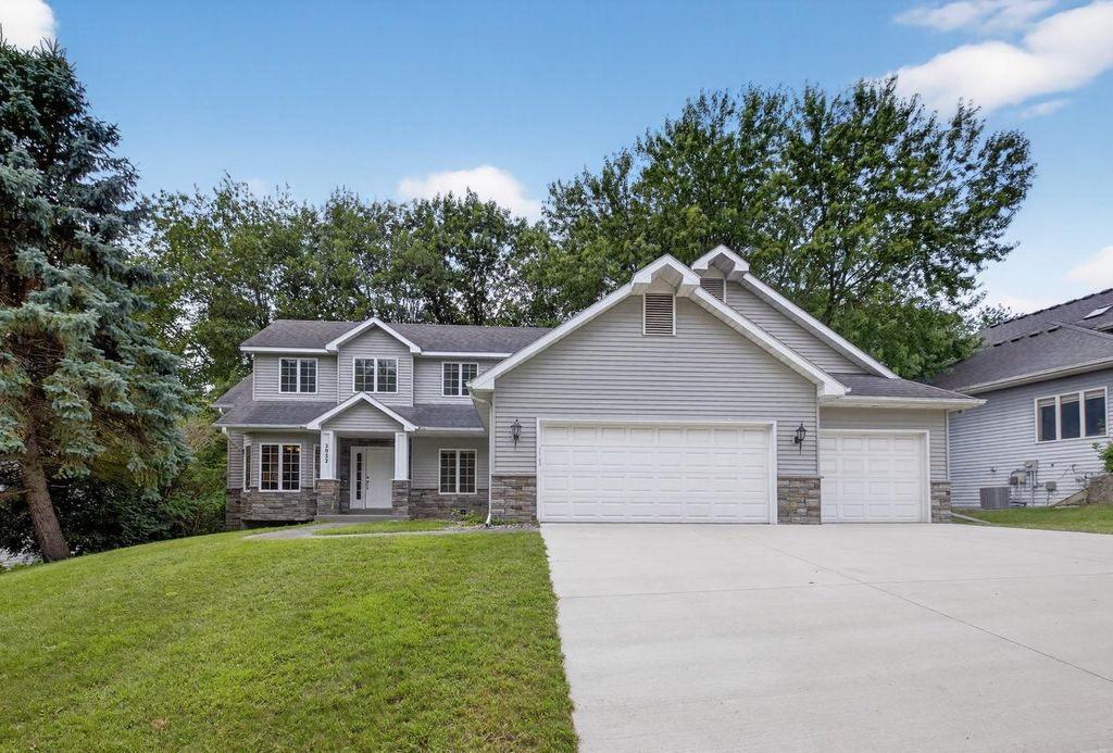 2032 Fox Valley Drive SW, Rochester, MN 55902