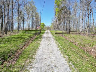 317 Highway 100, Centerville, TN 37033