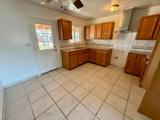 1272 Bullard Avenue, Clovis, CA 93612