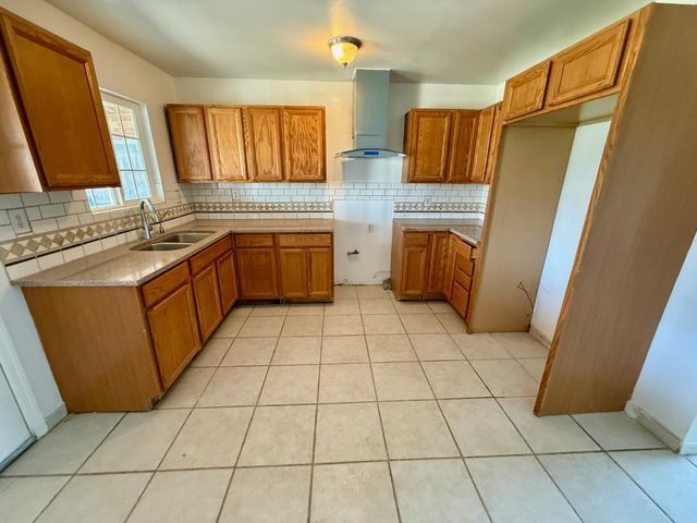 1272 Bullard Avenue, Clovis, CA 93612