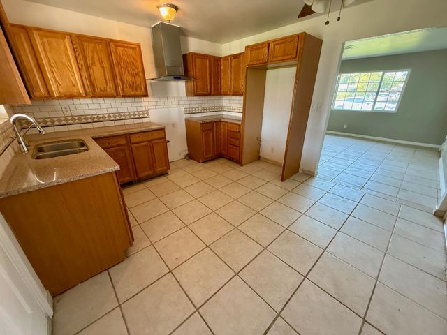 1272 Bullard Avenue, Clovis, CA 93612