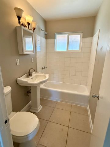 1272 Bullard Avenue, Clovis, CA 93612